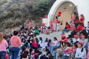 Nios se consagraron a los Corazones de Jess y de Mara