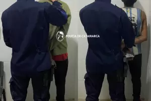 Aprehenden a dos arrebatadores y secuestran una motocicleta