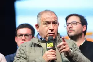 Juez acus a Llaryora de repartir droga para ganar los comicios