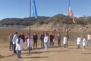 Emotivo: alumnos de Ancasti prometieron lealtad a la bandera a orillas del Dique de Ipizca
