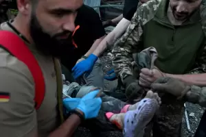 Feroz ataque ruso contra una pizzera ucraniana deja 10 muertos