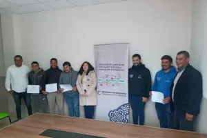 Entregaron certificados de Auxiliar Mecnico en Motores Nafteros en Los Varela