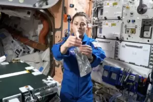 Avance de la NASA: Convierten la orina en agua potable en el espacio