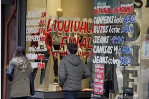 Economa congela hasta las PASO los precios de ropa y electrnica