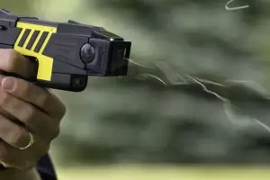 Adriana Dez sobre las taser: Es sumar un elemento de tortura