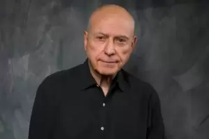 Falleci Alan Arkin, ganador del Oscar por "Pequea Miss Sunshine"