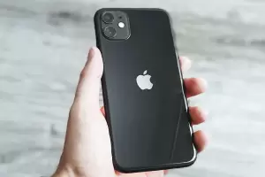 Terrible: vendieron a su beb para poder comprarse un iPhone y volverse influencer