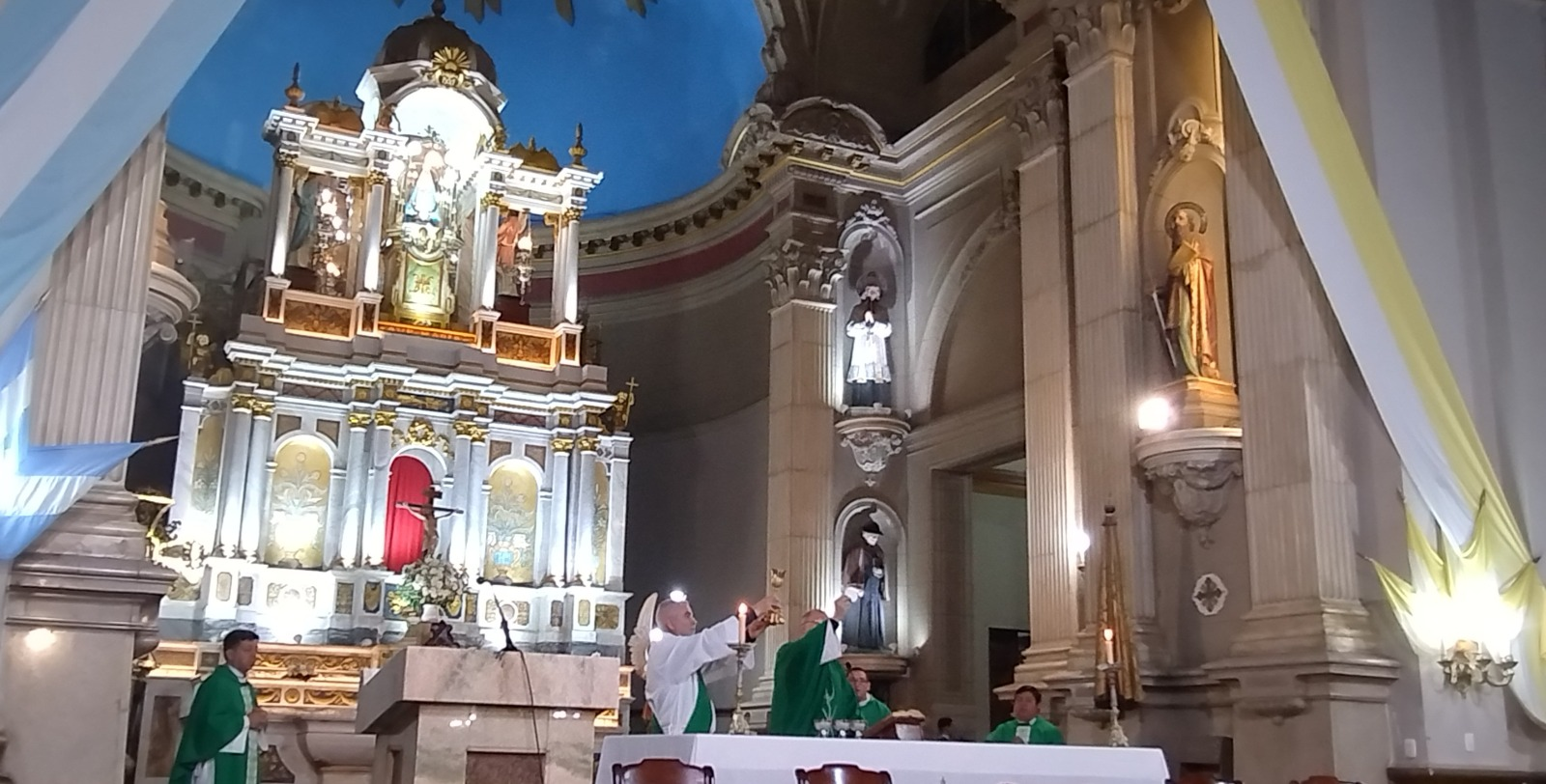 Educadores Privados celebraron misa a los pies de la Virgen del Valle ...