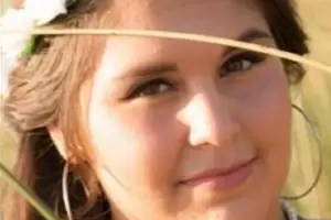 Una adolescente de 15 aos choc con una puerta de vidrio y muri desangrada