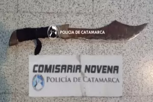 Amenaz a empleada de farmacia con un arma blanca