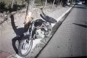 Alijiln: Motociclista perdi la vida al chocar contra un rbol