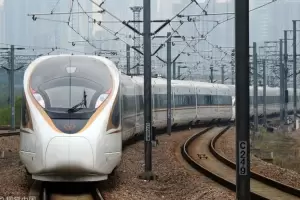Tecnologa de punta: China prob el tren ms rpido del mundo, que alcanza los 400 km/h