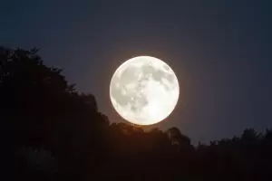 Qu es una superluna y cmo aprovechar la energa de la ltima de este 2024?