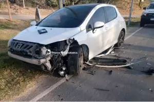 Impactante choque de autos en Fray Mamerto Esqui