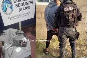 Joven fue aprehendido por robar elementos del interior de un auto