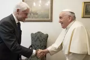 El papa Francisco recibi al ex presidente de Estados Unidos, Bill Clinton