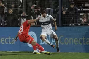 Con uno menos, Gimnasia empat con Independiente 1 a 1