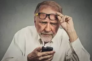 Alerta por una nueva estafa a jubilados: les avisan sobre un familiar muerto para robarles los ahorros del homebanking