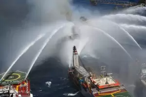 Explot una plataforma petrolera en Mxico y caus estragos