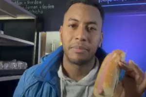 Un extranjero sorprendi al contar la gran cantidad de dinero que logr juntar en un da vendiendo panchos en la Argentina