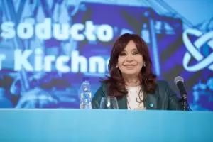 Cristina Kirchner cruz a Macri tras las crticas por el gasoducto: "Ahora se entiende por qu su mam los castigaba por mentir
