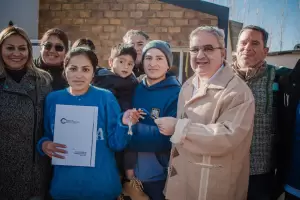 Jalil encabez acto de entrega de viviendas en Fiambal