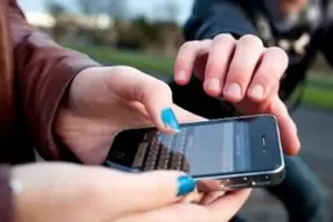 Detienen a dos arrebatadores en Capital