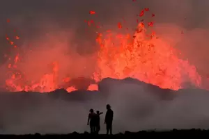 Las impactantes imgenes de un volcn que entr en erupcin