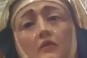 Est llorando la imagen de la Virgen Mara? Captan un video que genera controversia en redes