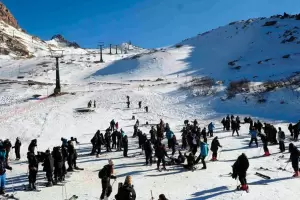 En un viaje de egresados, olvidaron a un alumno en el aeropuerto