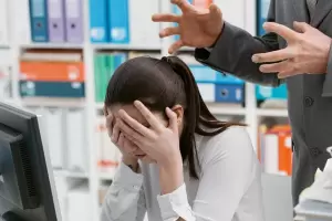 Una mujer denuncia a un empleado de Catastro por maltrato