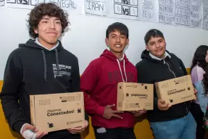 Entregaron netbooks y libros a estudiantes de la secundaria N41 de Beln