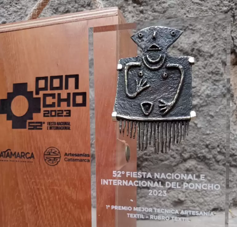 premios artesanos poncho