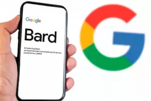 Ya se puede hablar en espaol con Bard, el "ChatGPT" de Google
