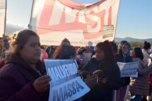 Durante el paso de Massa por Catamarca, el MST march contra "el plan de hambre y ajuste del FMI"