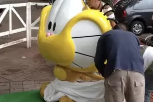 No dur ni un da: Tras su restauracin, vandalizaron otra vez la estatua de Gaturro