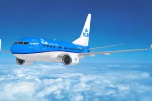 Un m�dico argentino le hizo RCP a una turista holandesa durante una hora y media en el avi�n