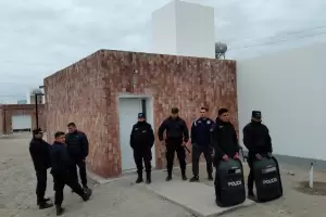 Toma de vivienda en Saujil: les cortaron el agua y la luz, a pesar de la presencia del menor discapacitado