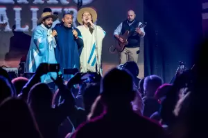 La fuerza del monte y la chacarera pusieron fiesta y brillo en el escenario mayor