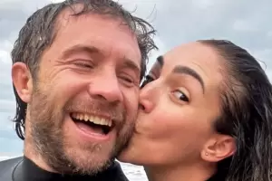 Nico Riera y Thelma Fardin blanquearon su romance con unas tiernas postales: "Te amo"