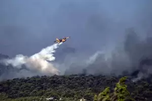 Calor en Grecia: continan los incendios y cierran parcialmente Acrpolis