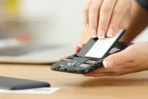 Las bateras de los celulares debern ser extrables para 2027
