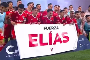 El equipo tuvo un emotivo gesto hacia su compaero antes de comenzar el partido
