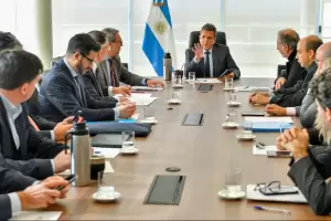 El Gobierno lanza el dlar agro a $340, sube impuestos a las importaciones entre otras decisiones