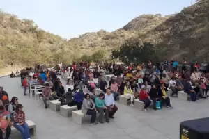 Celebracin junto a los abuelos en la Gruta de la Virgen