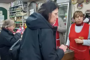 Comerciantes de productos regionales: "A pesar de que el turista viene con lo justo, mejoraron las ventas"