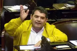 Candidato de Milei al Parlasur sortea 100 d�lares por d�a hasta las PASO