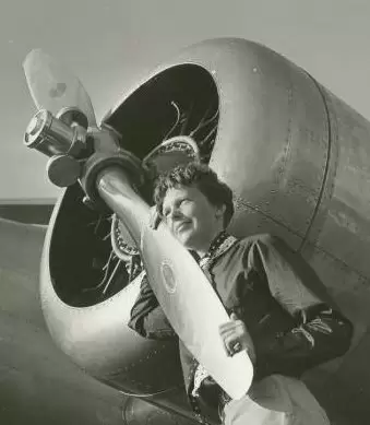 amelia_earhart-31771v.jpg
