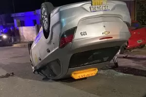 Un taxista se descompens mientras manejaba: termin volcando