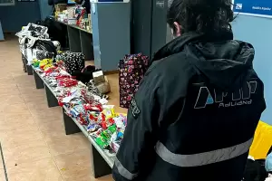Intent ingresar al pas con ms de 2000 productos dulces sin registrar y lo descubrieron